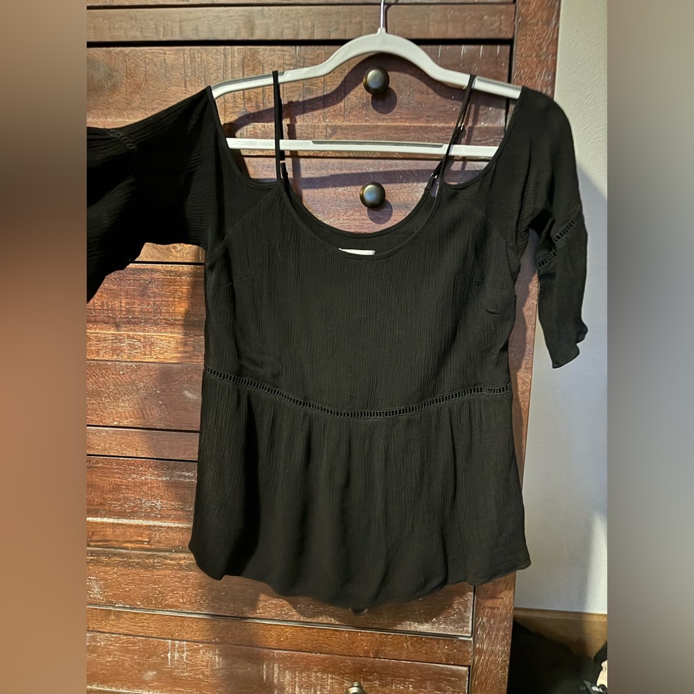 1 State Black Spaghetti strap and off the shoulder sleeves - Size - M